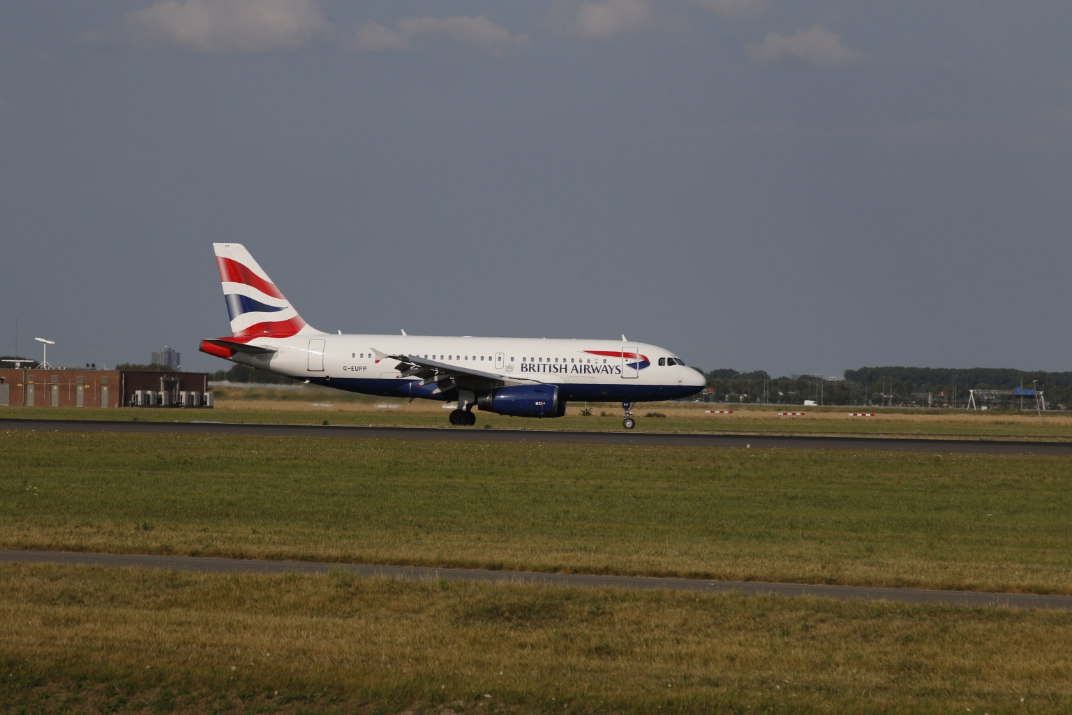 Preview British Airways  G-EUPP Airbus A319-131 (9).JPG